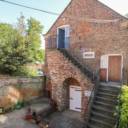 2 Rodgers Mews Apartment Malton Bagian luar foto